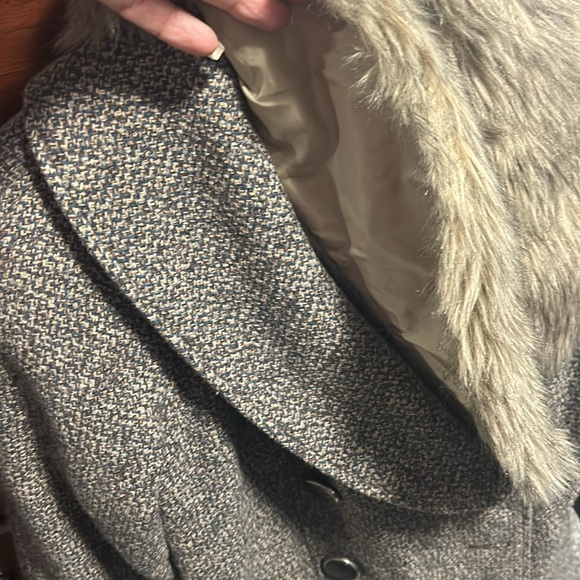 Women's Gray Faux Fur Collar Coat - Picture 2 of 7